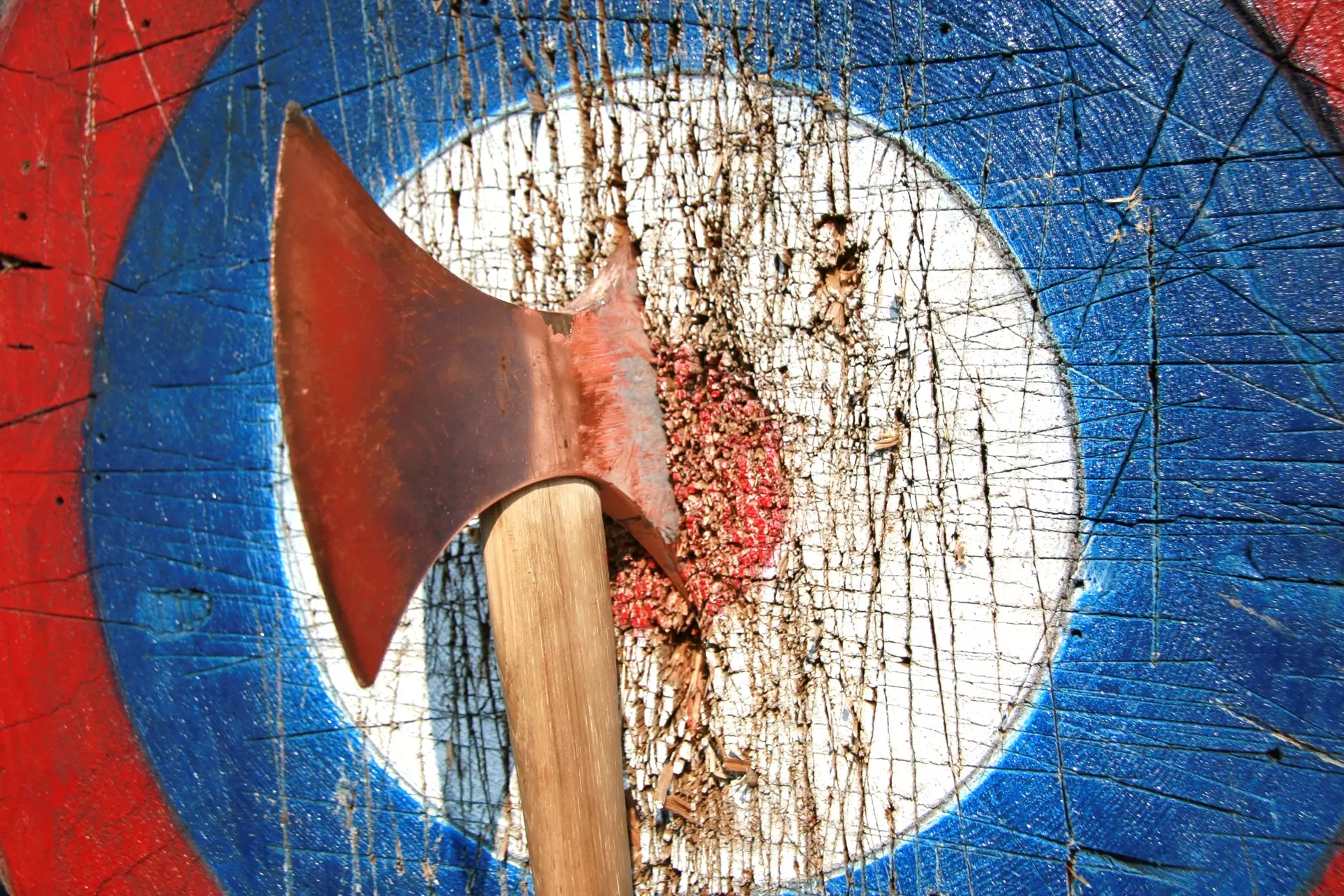 Axe Throwing Sessions – Unleash Your Inner Lumberjack in Edmonton