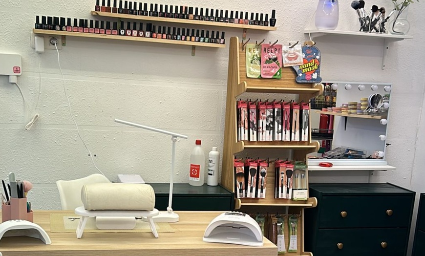 Image 6: Manicura y/o pedicura con semipermanente