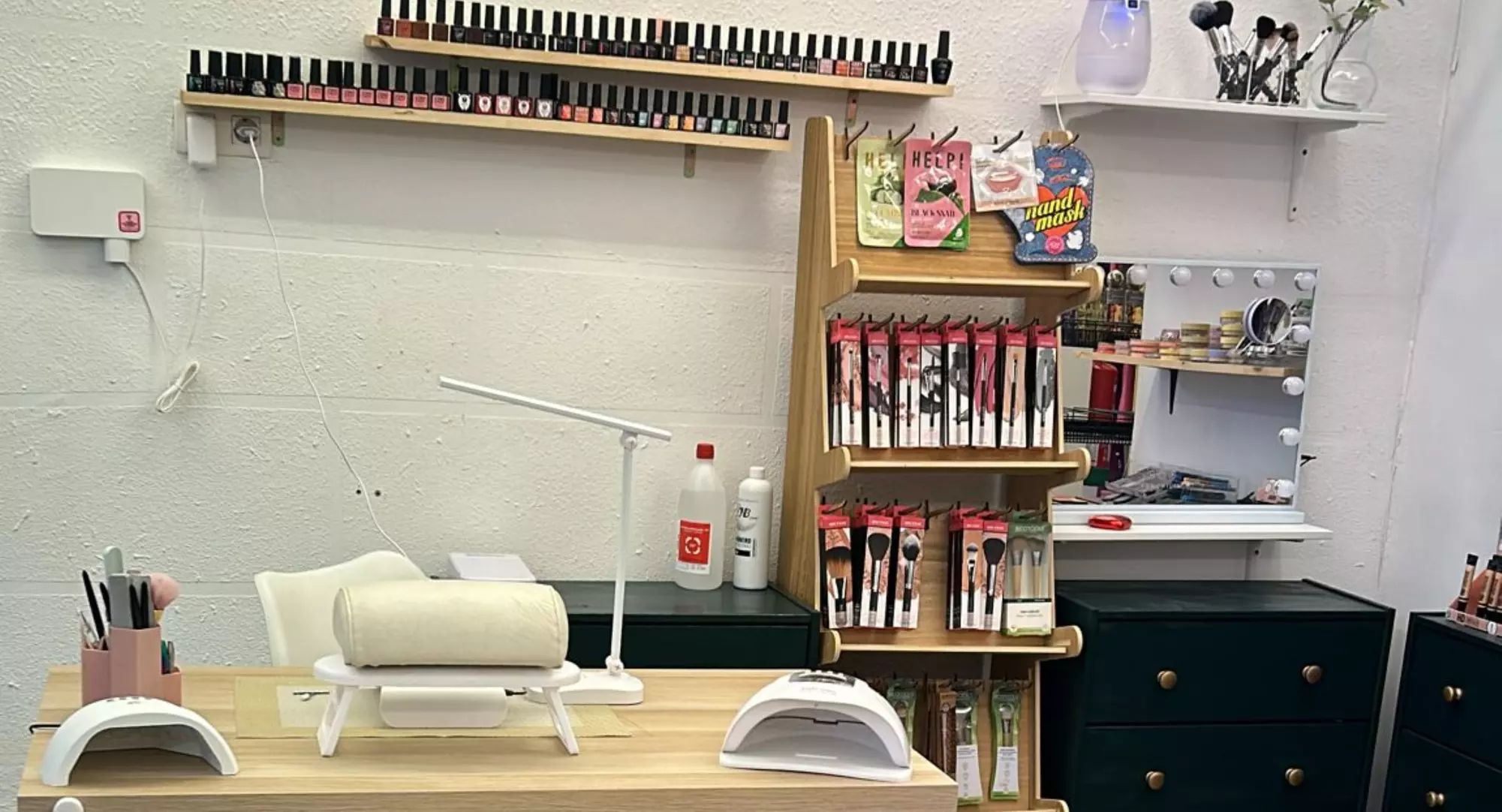 Manicura y/o pedicura con semipermanente