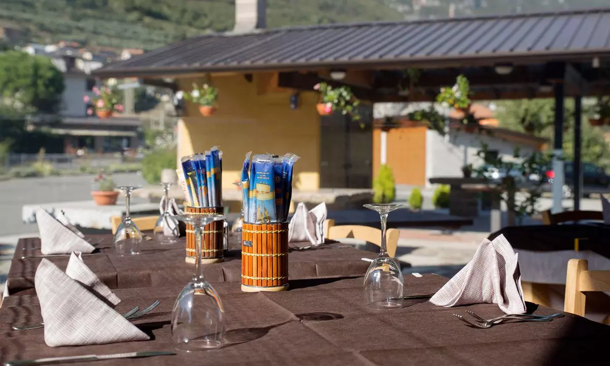 Costa Volpino: 1 notte con colazione o mezza pensione e Spa