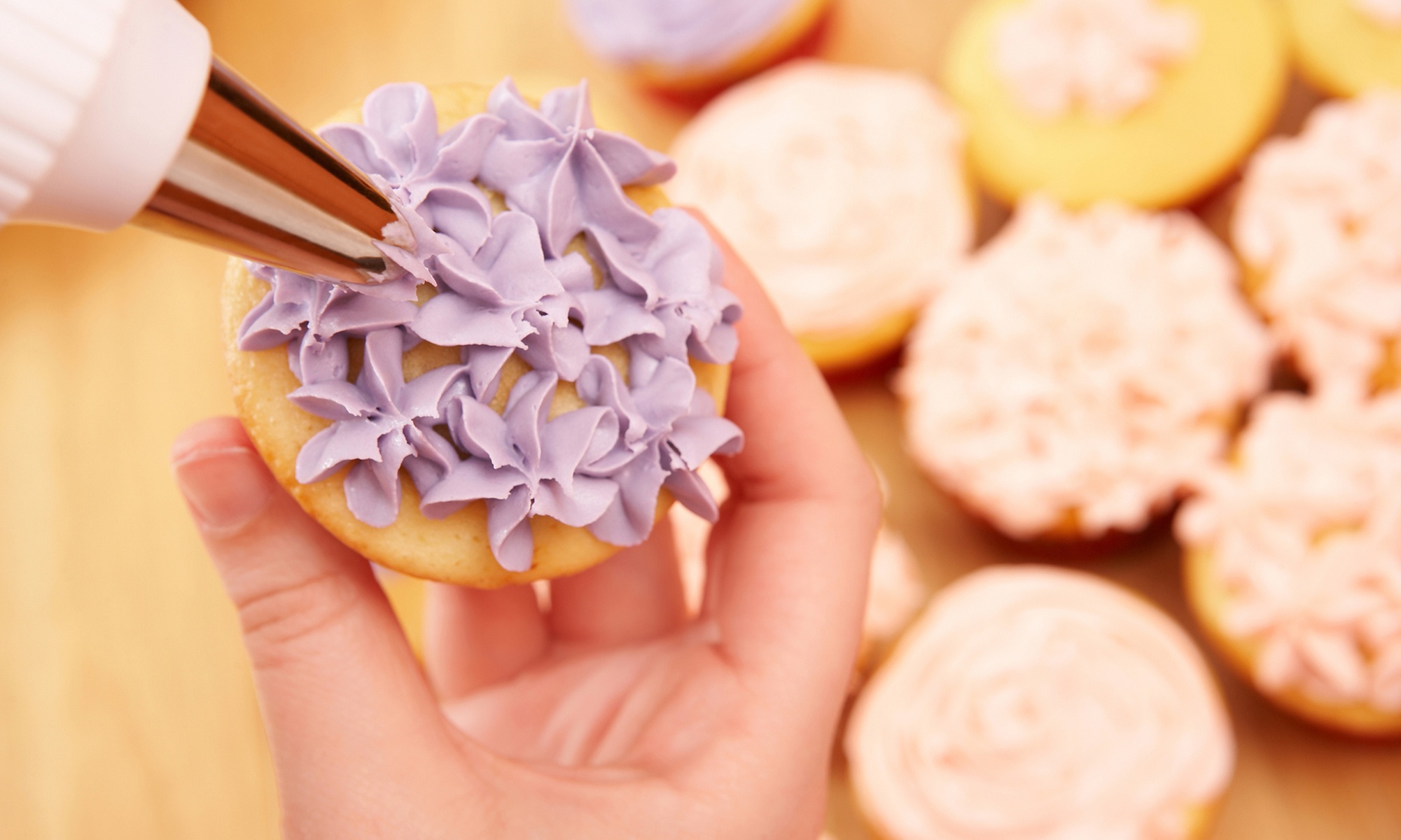 Enjoy a Creative Cake Decorating Session:1 / 2 Frost & Friends Tickets