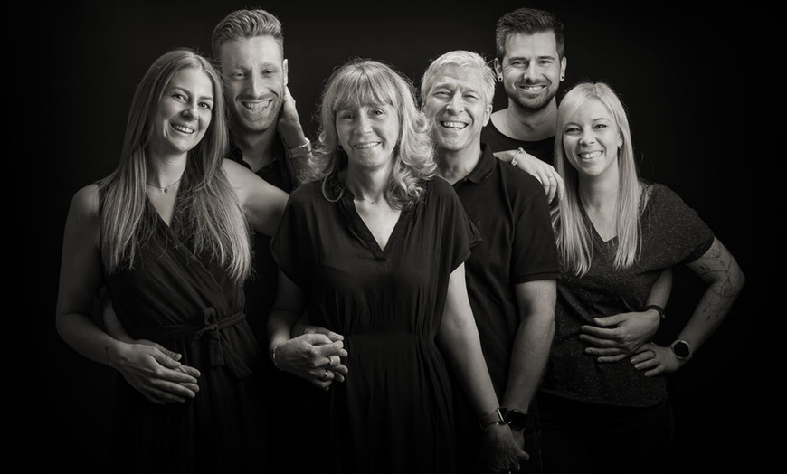 Image 1: Pour l'éternité : séance photo de groupe pro pour 15 pers. max.