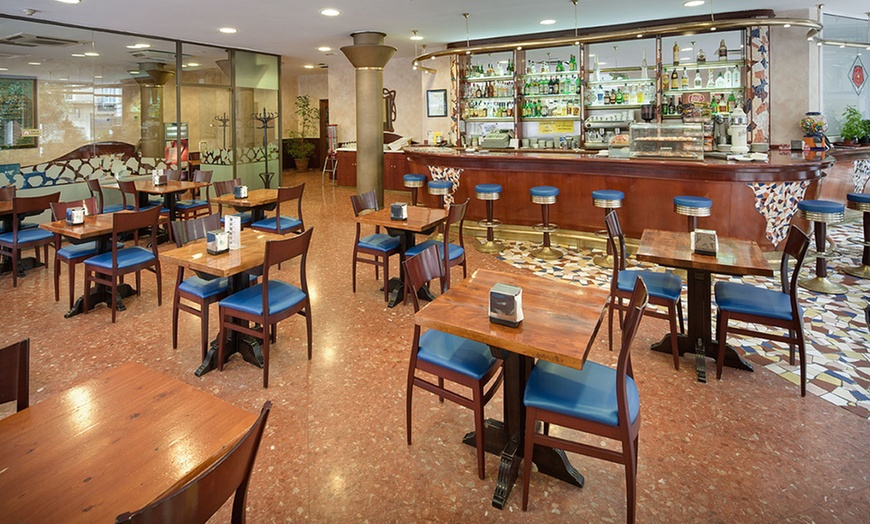 Image 6: Tarragona, descubre el legado de Gaudí y PortAventura