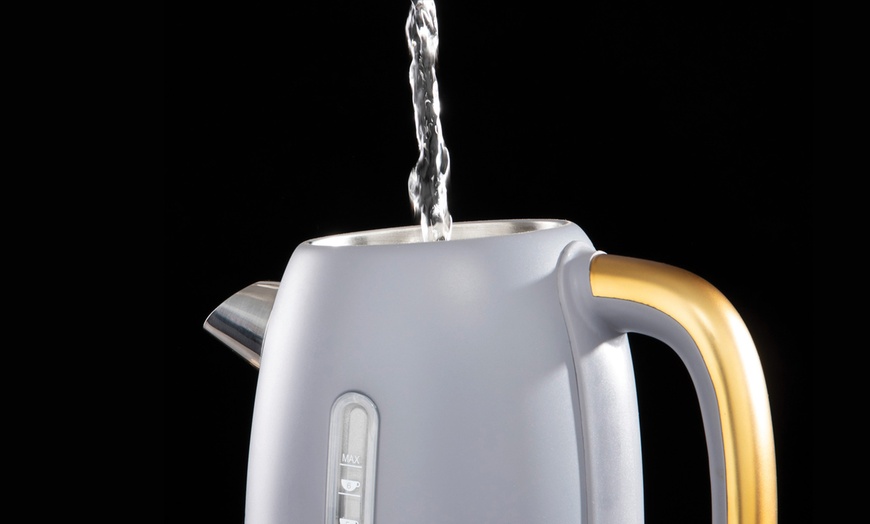 Image 3: Daewoo Astoria Kettle and Toaster