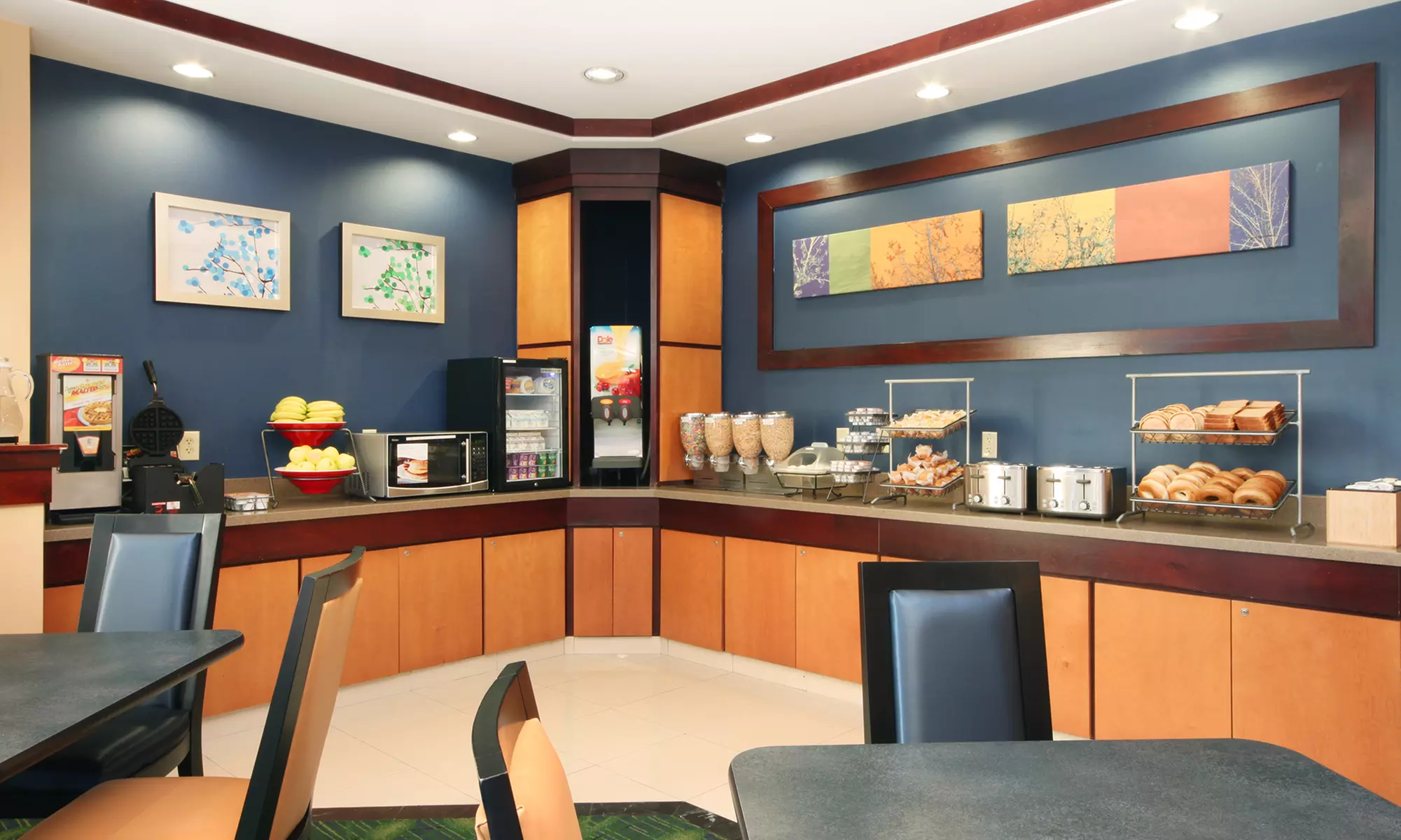 Stay at 2.5-Star Avenel Hotel in Woodbridge, NJ. Dates into December. - Second Medium