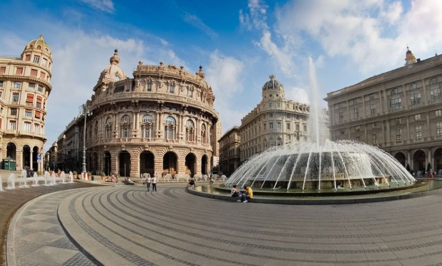 Image 23: Famiglie/Gruppi: 4* Genova 1 notte con colazione, Acquario e Biosfera