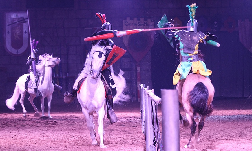 Image 1: Cena medieval con espectáculo en Castillo San Miguel