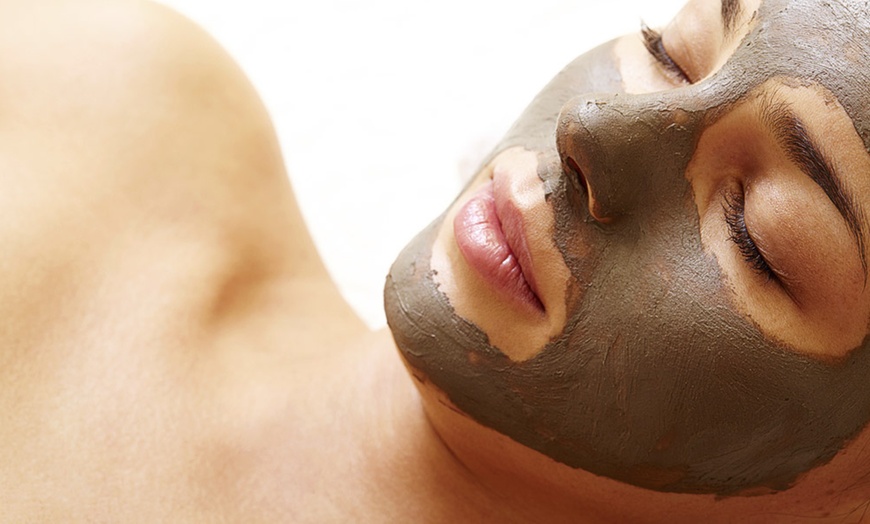 Image 1: Facial With Natural Mask