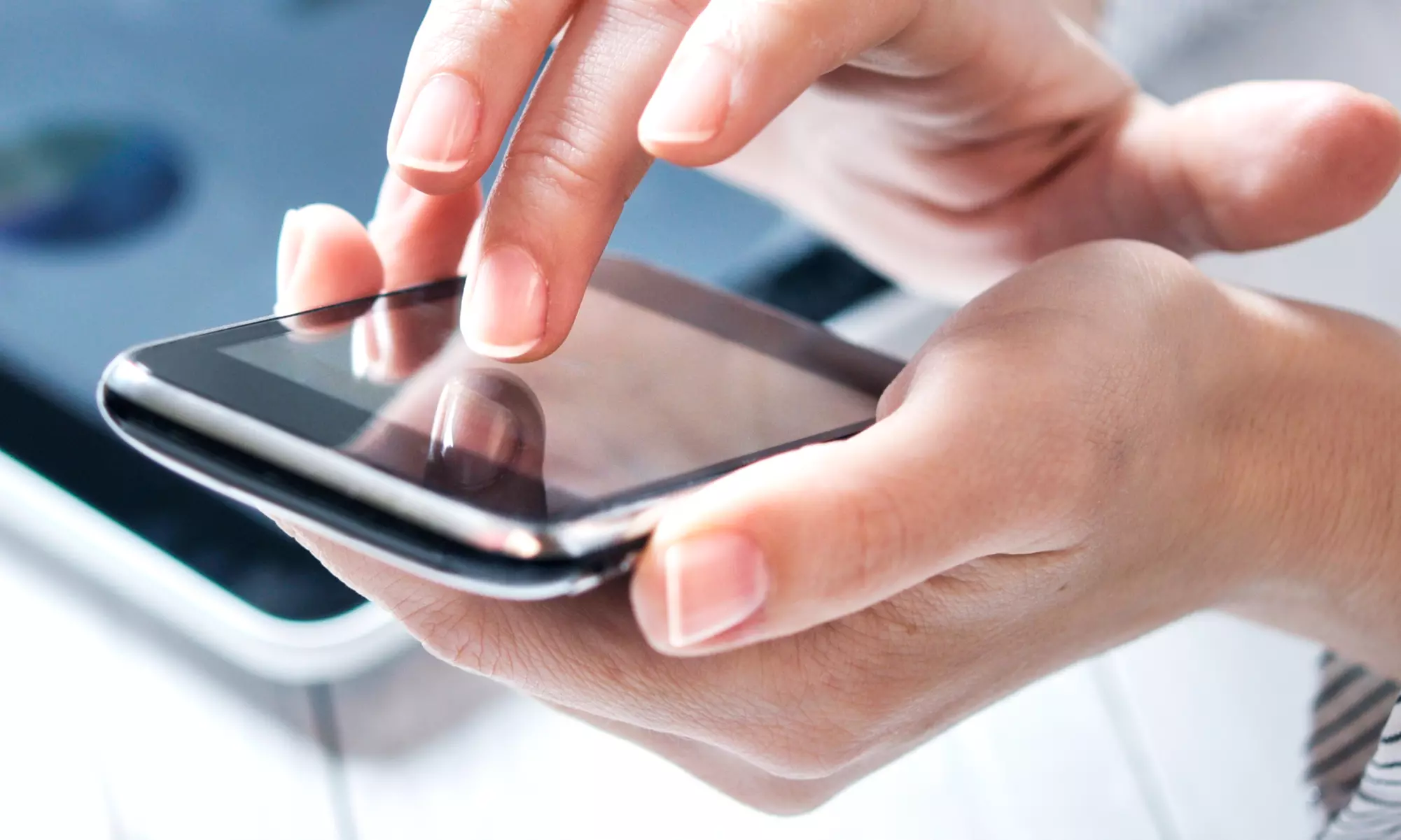 Funda para móvil con protector de pantalla nomal o reforzados a elegir con hasta un 35% de descuento - Primary Image