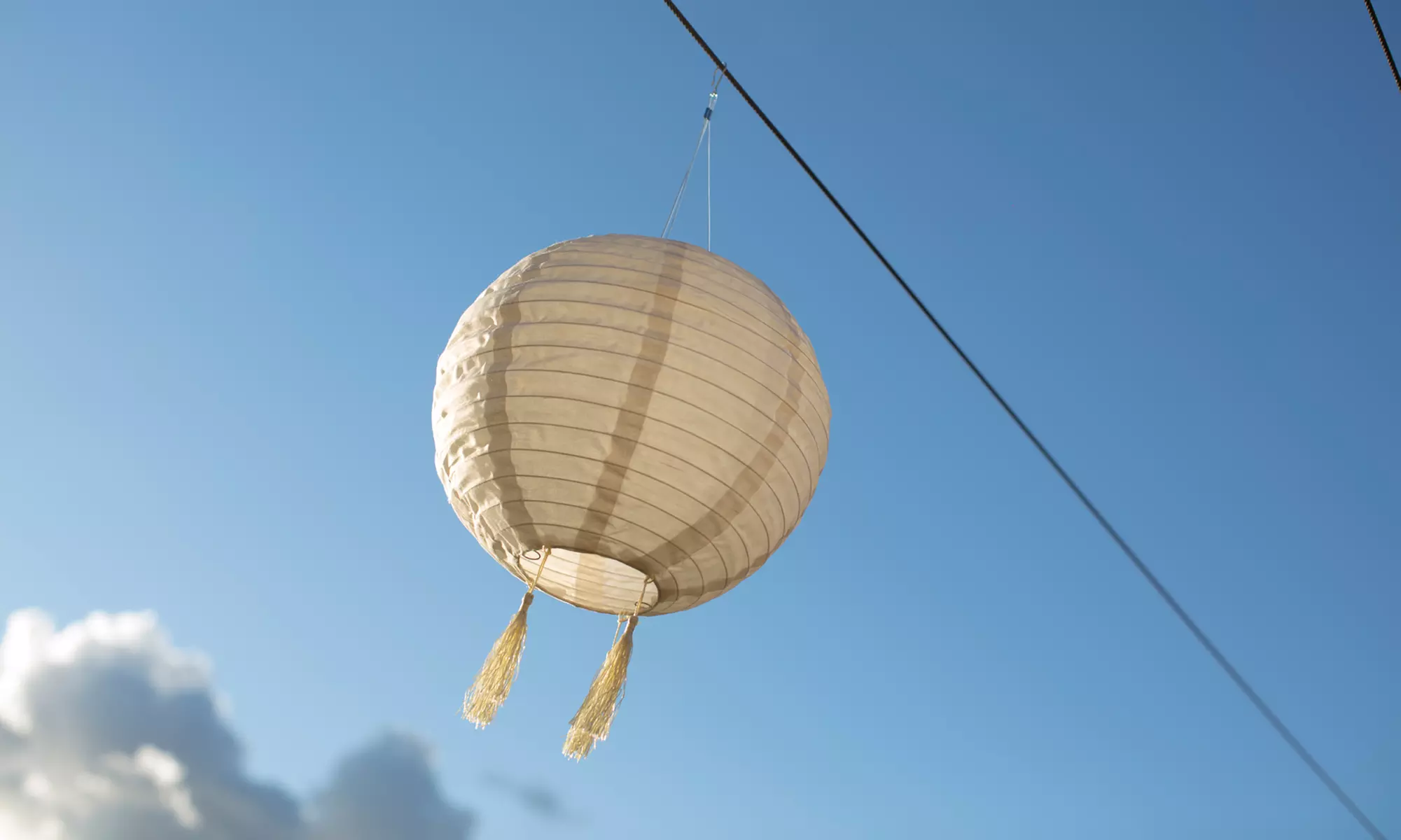 Lot de 3, 6 ou 9 grands Lampions solaires blancs à LED 30cm - Second Medium