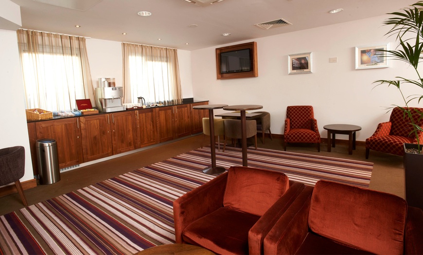 Image 9: Aberdeen: 4* Superior Double or Twin Room Stay w/ Breakfast & Prosecco