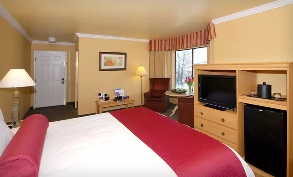 One-Night Stay at Comfort Inn Calistoga in Napa Valley, CA - Primary Image