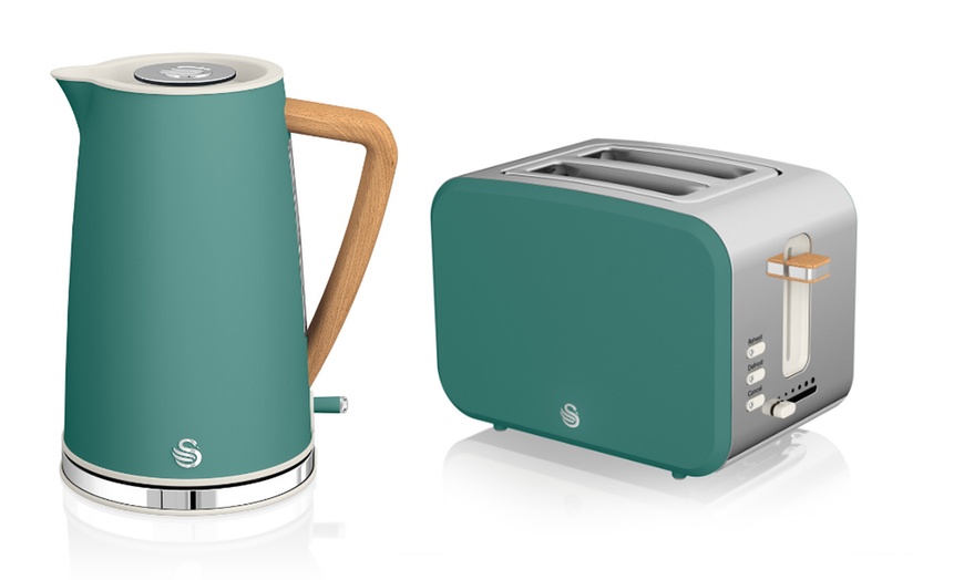 Image 2: Swan Nordic Kettle and Toaster
