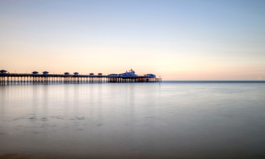 Image 1: Llandudno: Up to 3-Night Seafront Stay with Breakfast