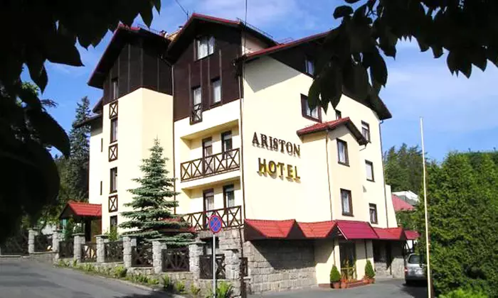 Karpacz: 1-7 nocy dla 2 lub 3 osób z wyżywieniem HB, opcjonalnie z sauną i więcej w Hotelu Ariston - Primary Image