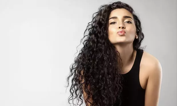 Sesión de peluquería para cabellos rizados con método curly en NMQ