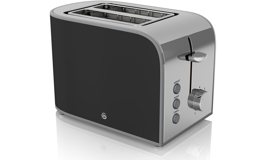 Image 6: Swan Retro Toaster