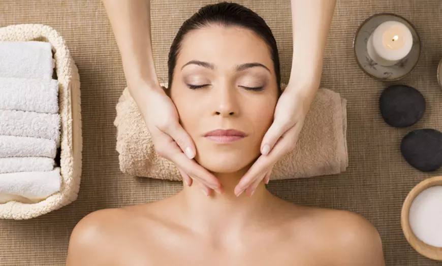 Image 1: Facial en fullbodypeeling