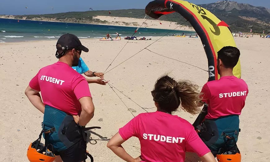 Image 2: Curso de 3 horas de iniciación en Kitesurfing