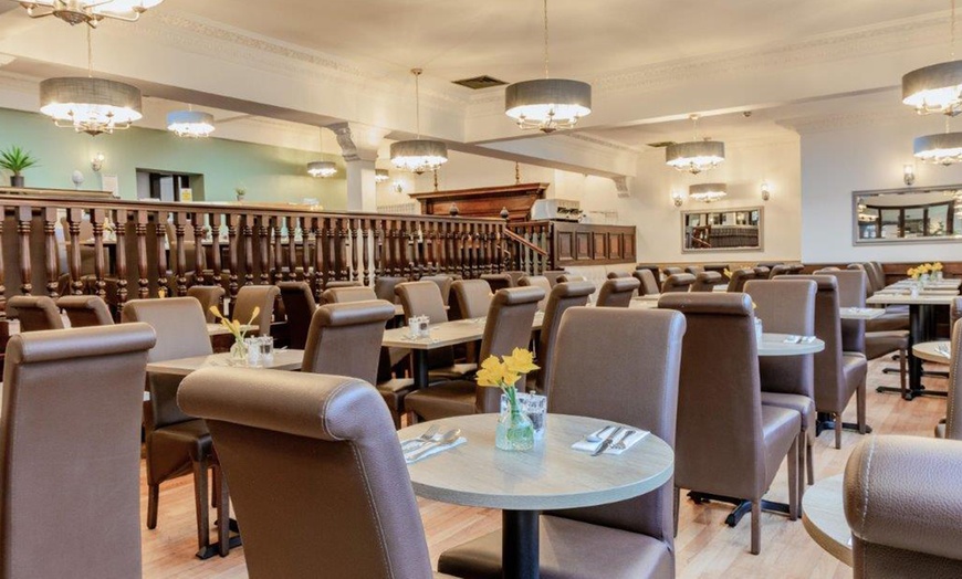 Image 9: Warwickshire: Standard Double / Twin Room with Breakfast, Wi-Fi & More