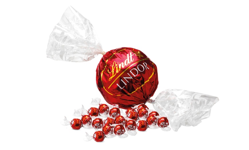 Image 1: Lindt Lindor Maxi Ball