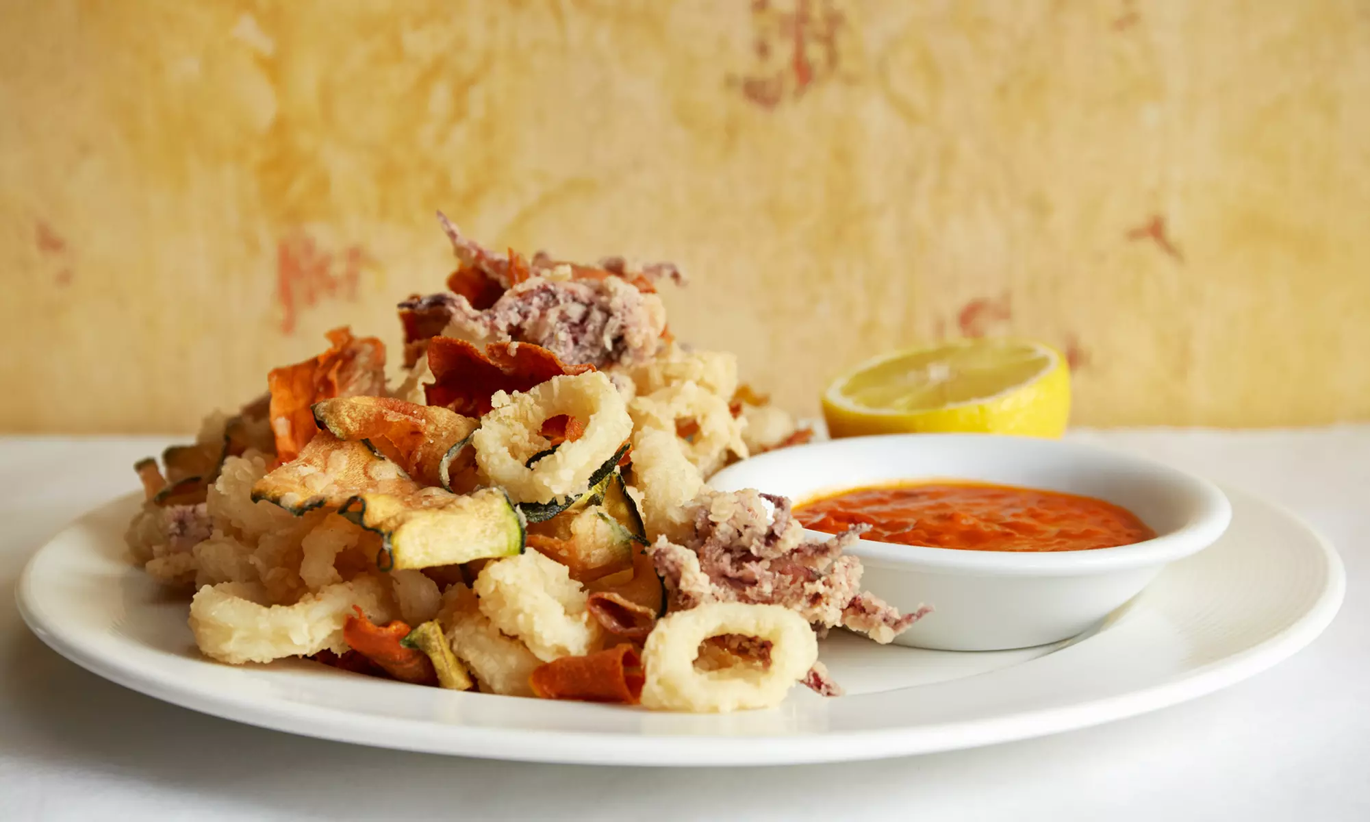 ⏰ Fino a 2 kg di fritto di mare, antipasti e vino al ristorante Mediterraneo (sconto fino a 59%). Prenota&Vai! - Primary Image