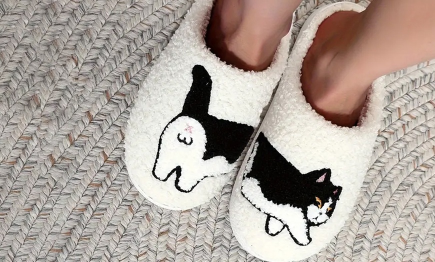 Image 10: Cartoon Animals Print Slippers 