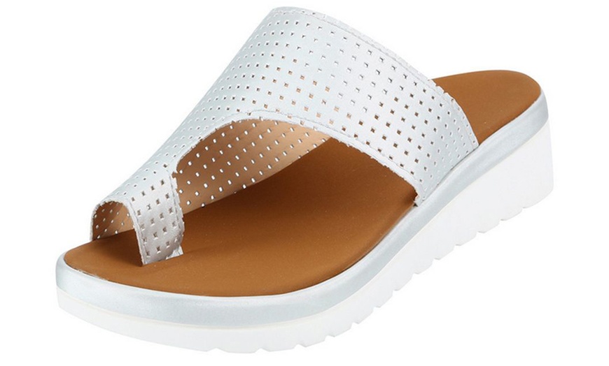 Image 11: Bunion Corrector Sandals