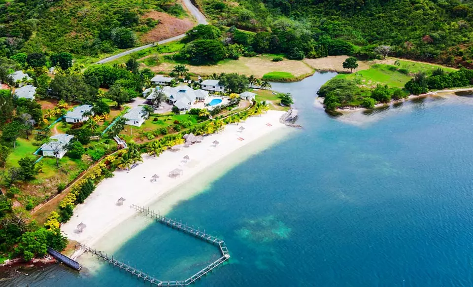 4- or 7-Night Stay with Daily Breakfast at Turquoise Bay Resort in Roatán, Honduras - Primary Image