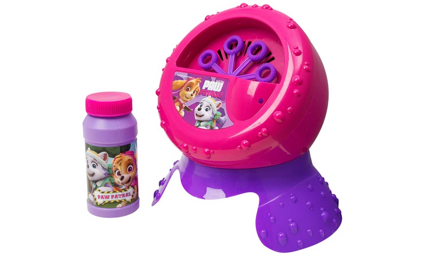 Image 11: Character-Themed Bubble Blower 