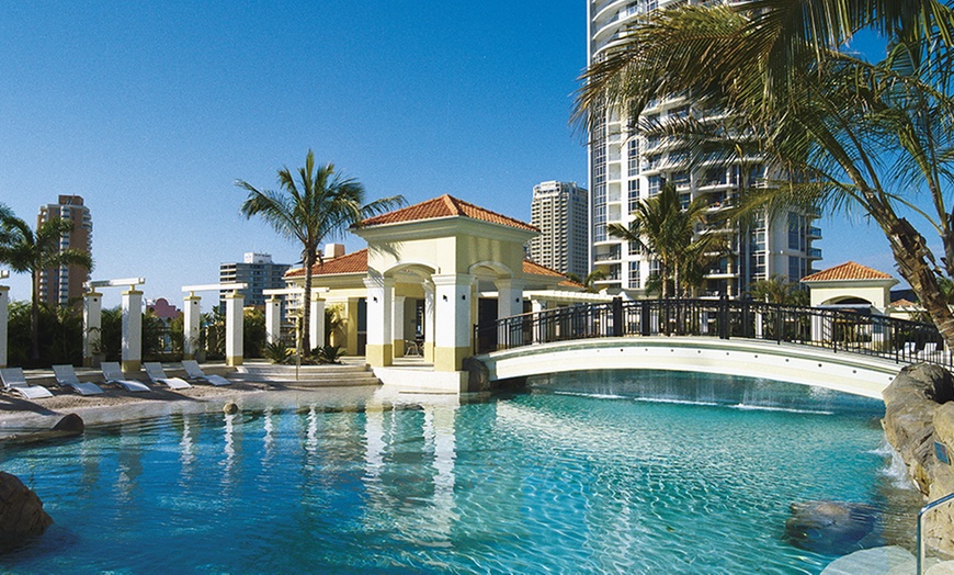 Image 4: Gold Coast: Chevron Renaissance