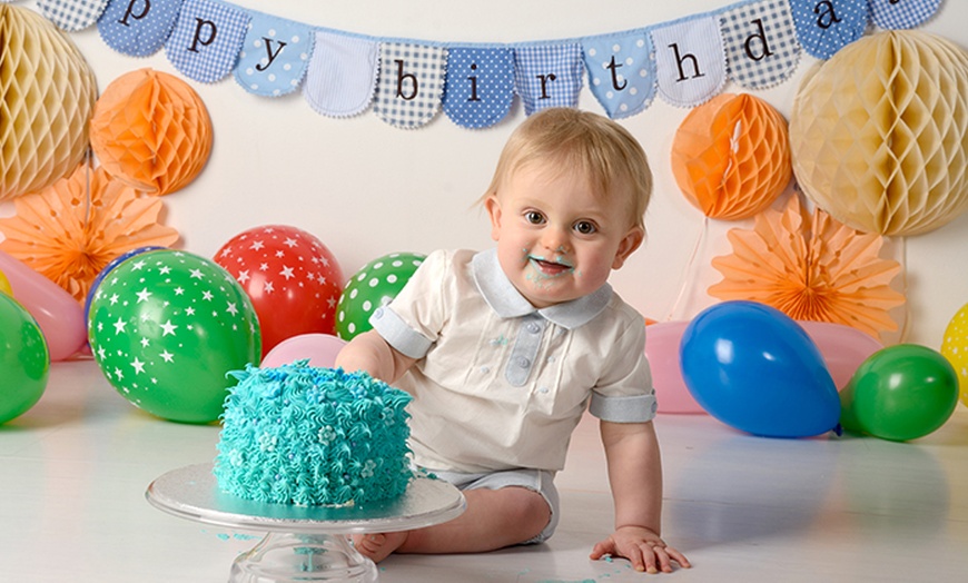 Image 3: First Birthday Cake Smash Photoshoot