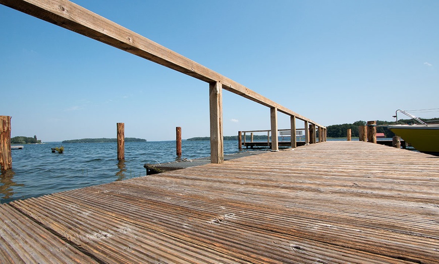 Image 16: Urlaub am Schweriner See für Zwei im Ferienhaus inkl. Wasser & Sekt