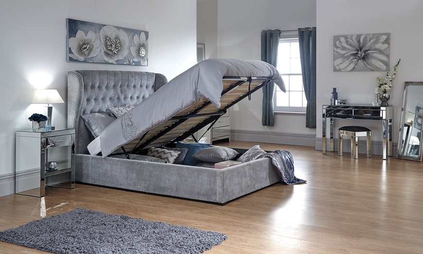 Image 8: Winged Ottoman Bed
