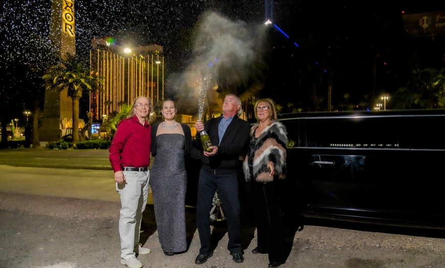 Image 7: VIP Limo Photo Tour: Iconic Landmarks & Professional Photography