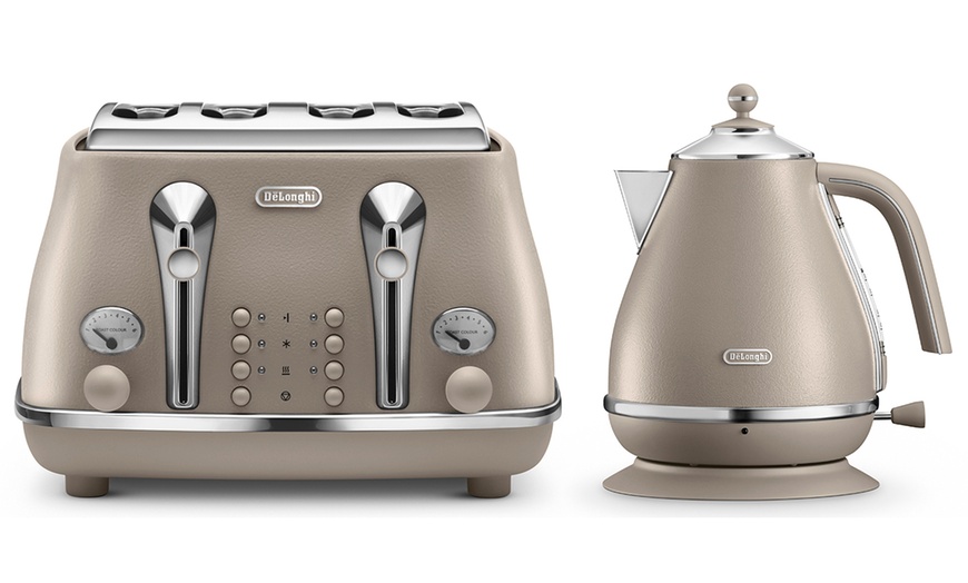 Image 2: DeLonghi Kettle and Toaster Set