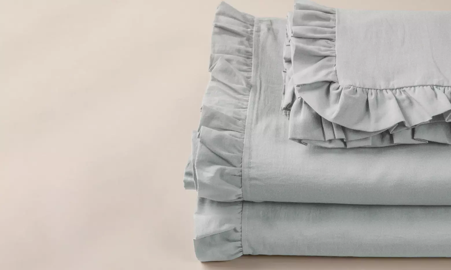 Beddengoedset met ruches voor een tweepersoonsbed