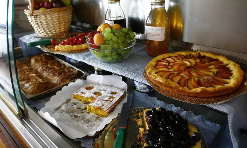 Trento: camera matrimoniale con colazione o mezza pensione per 2