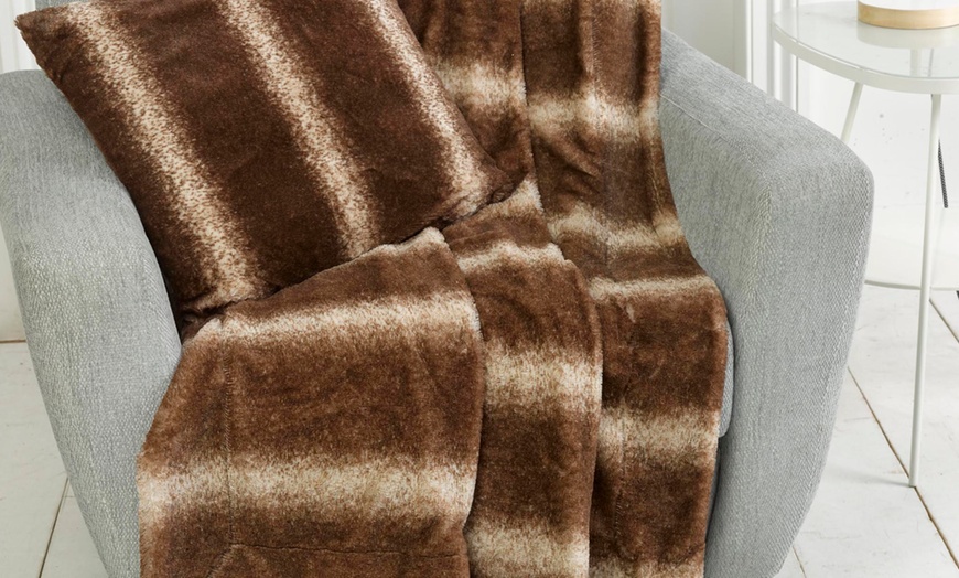 Image 3: Winter Faux Fur Throws