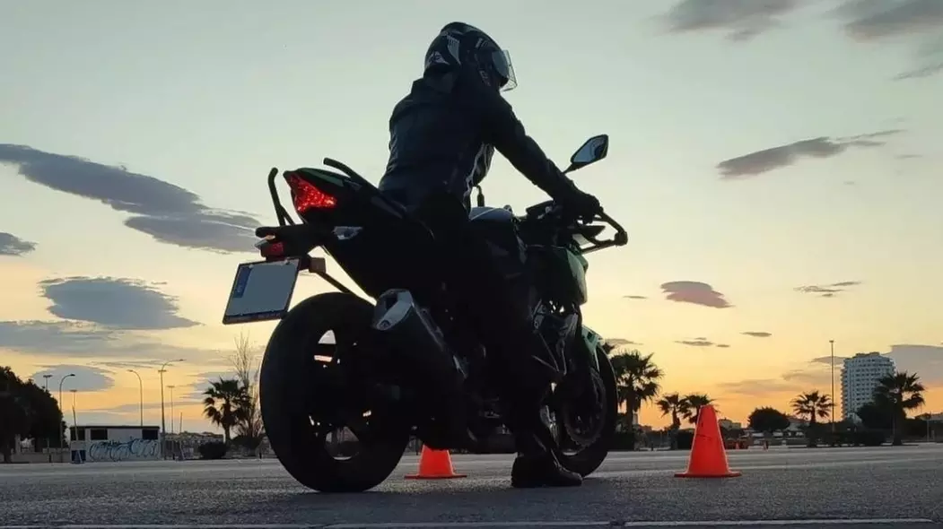 Curso para el carné de moto A2 con prácticas en Autoescuela Almerimar
