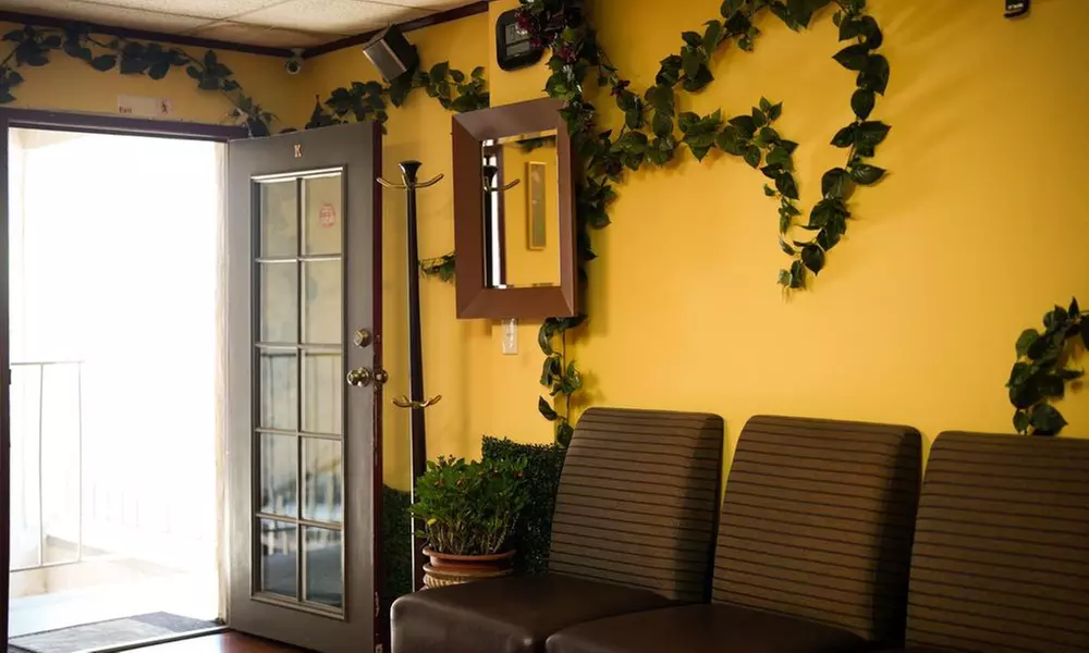 60, 90 or 120 Mins: Swedish, Combo Massage w/ Hot Stone & Aromatherapy