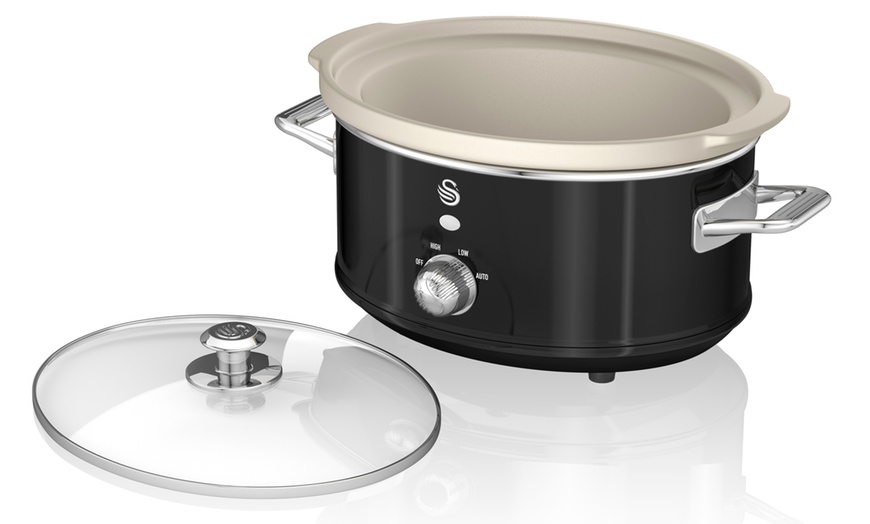 Image 55: Swan 1.5L, 3.5L or 6.5L Retro-Style Slow Cooker