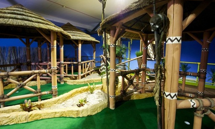 Image 3: Adventure Golf For Two £6