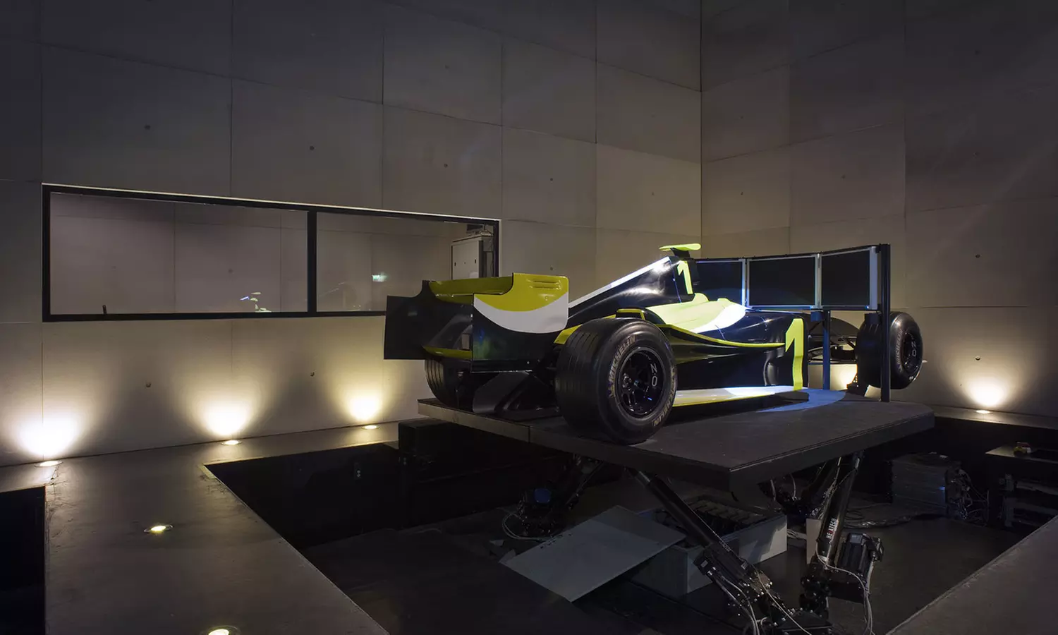 Cadeau Noël : 1 à 3 sessions Simulation F1 ou Rallye de 10, 20 ou 35 min avec I-WAY Paris (jusqu' à 72% derédcution)' - Primary Image