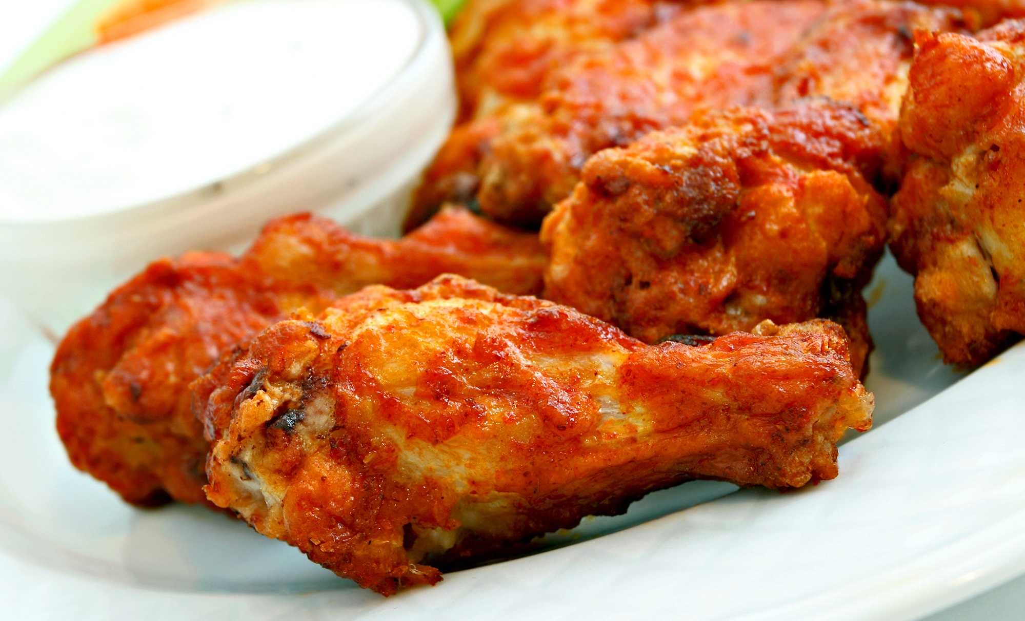 Enjoy Burgers & Wings While Watching Big-Screen Sports
