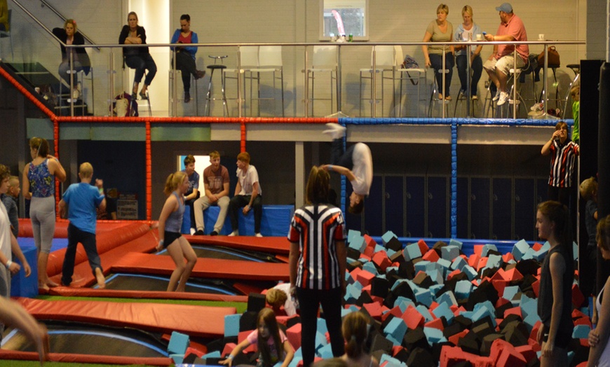 Image 3: Trampoline Jumping Session