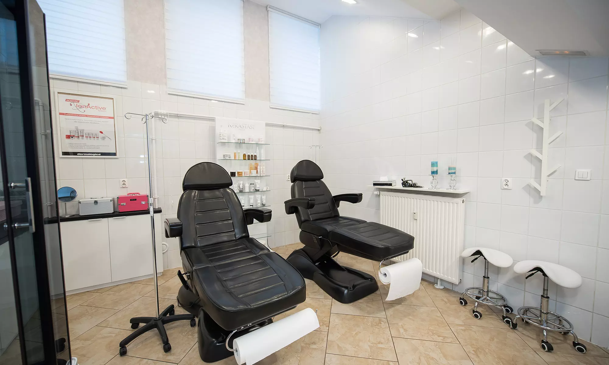 Wieloetapowy zabieg z peelingiem kawitacyjnym na twarz