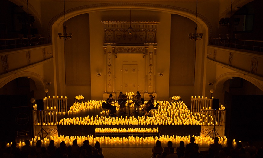 Image 13: Koncert Świąteczny i Muzyka z serialu Bridgertonowie przy blasku świec