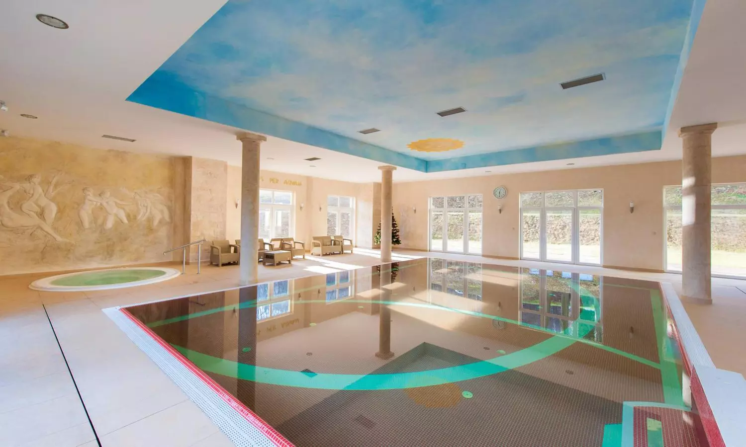 Świeradów-Zdrój: 2-5 nocy dla 2 osób z HB, opcją kuracji i więcej w Klinice Młodości Medical Spa w Górach Izerskich - Primary Image