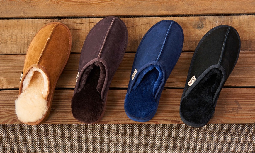 Image 2: Men's Sheepskin Slippers